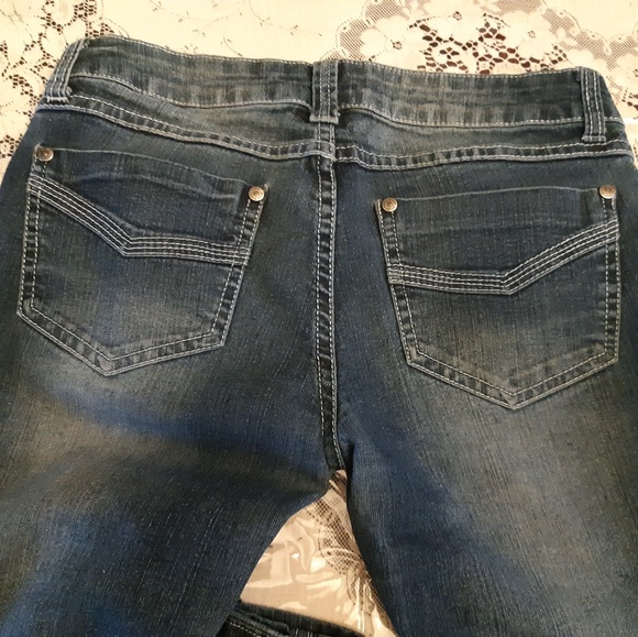 Bongo Stright Leg Distressed Jean's Size 7 - Picture 3 of 7